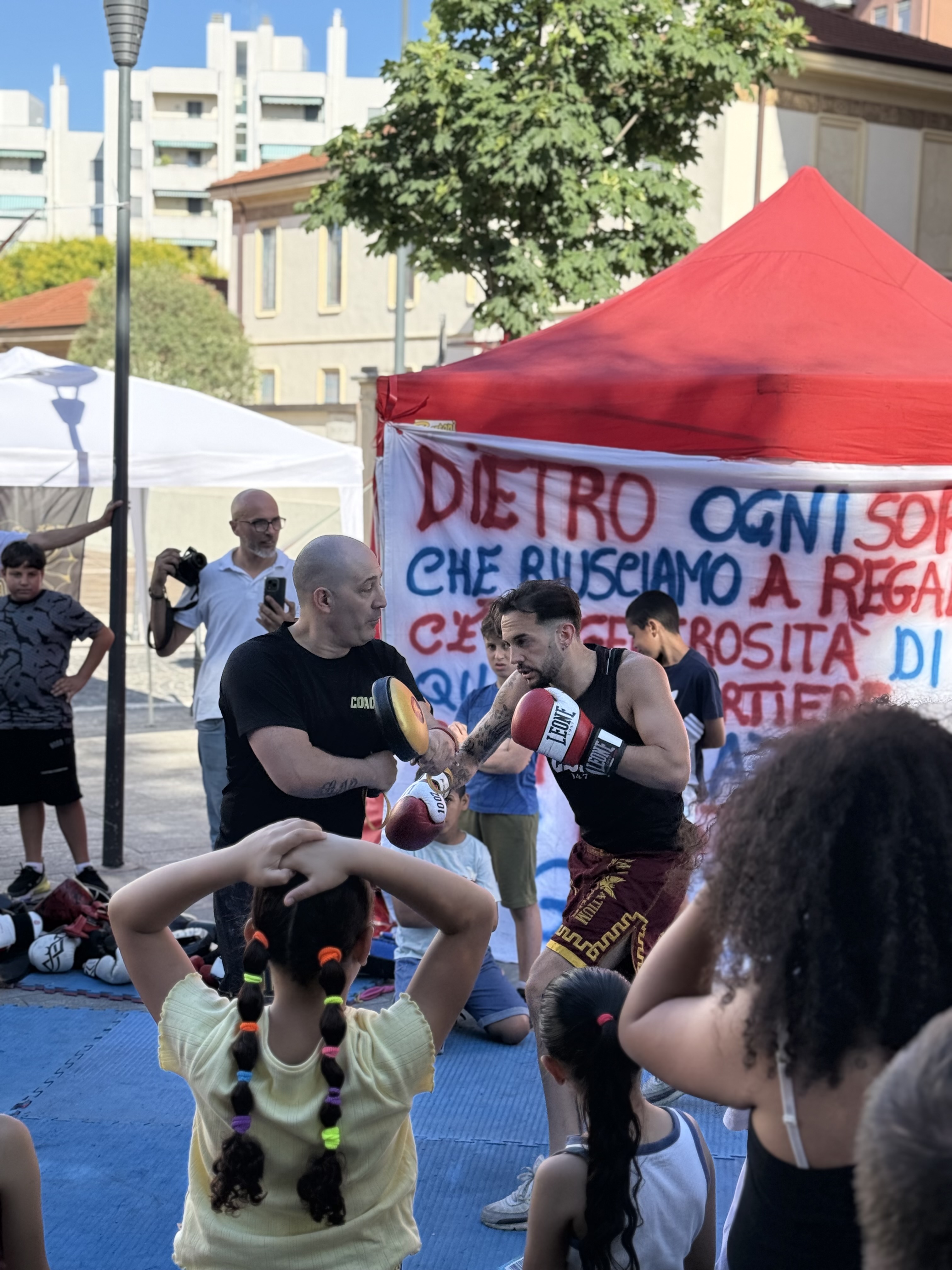 Festa in piazzale Belloveso, Niguarda